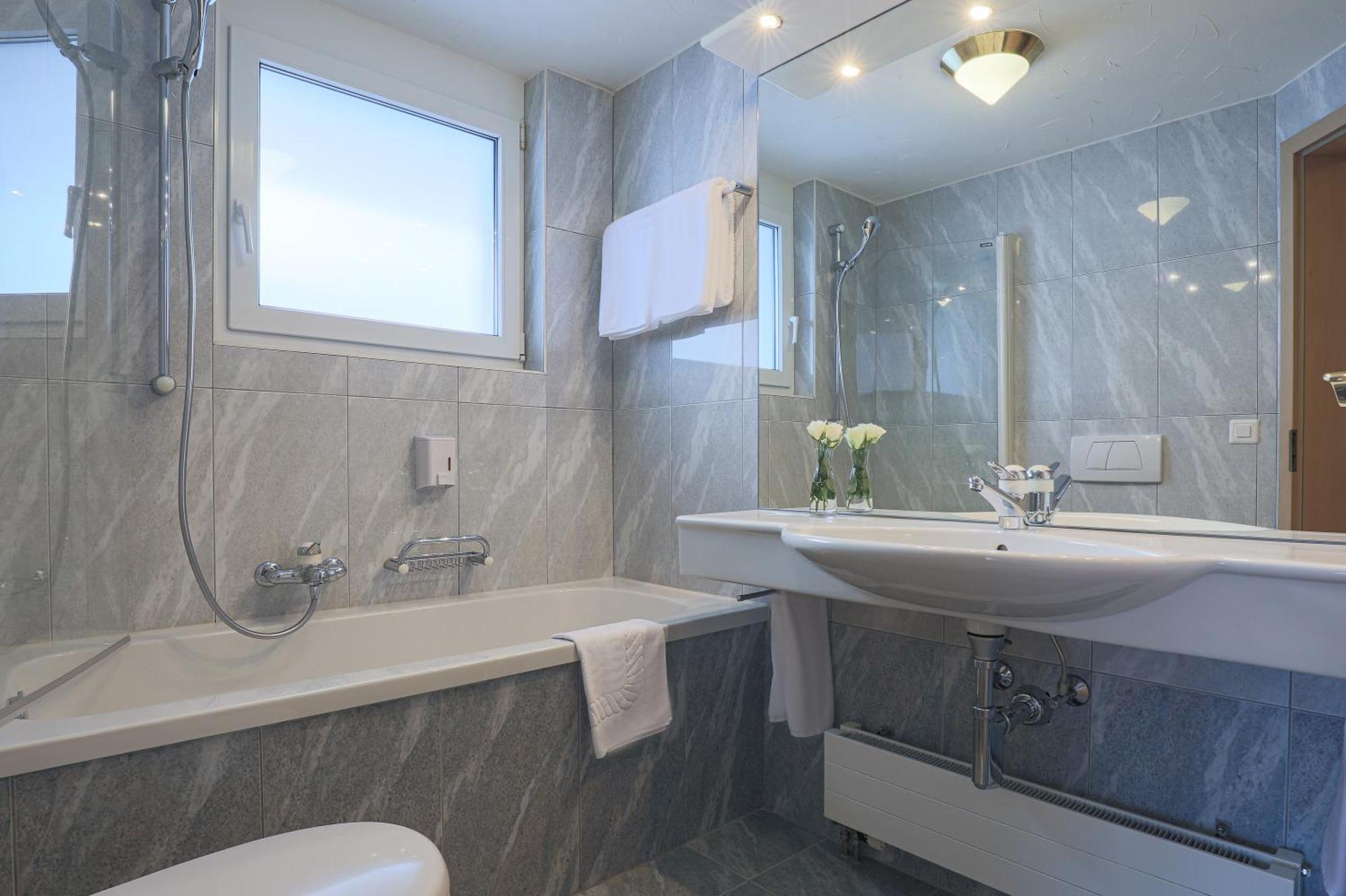 Comfort Doppelzimmer mit Balkon und Bergblick