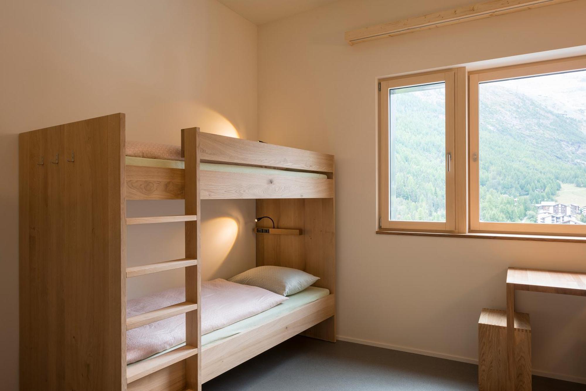 Bett im Schlafsaal mit 4 Betten und Dusche - Zugang zum Spa inbegriffen